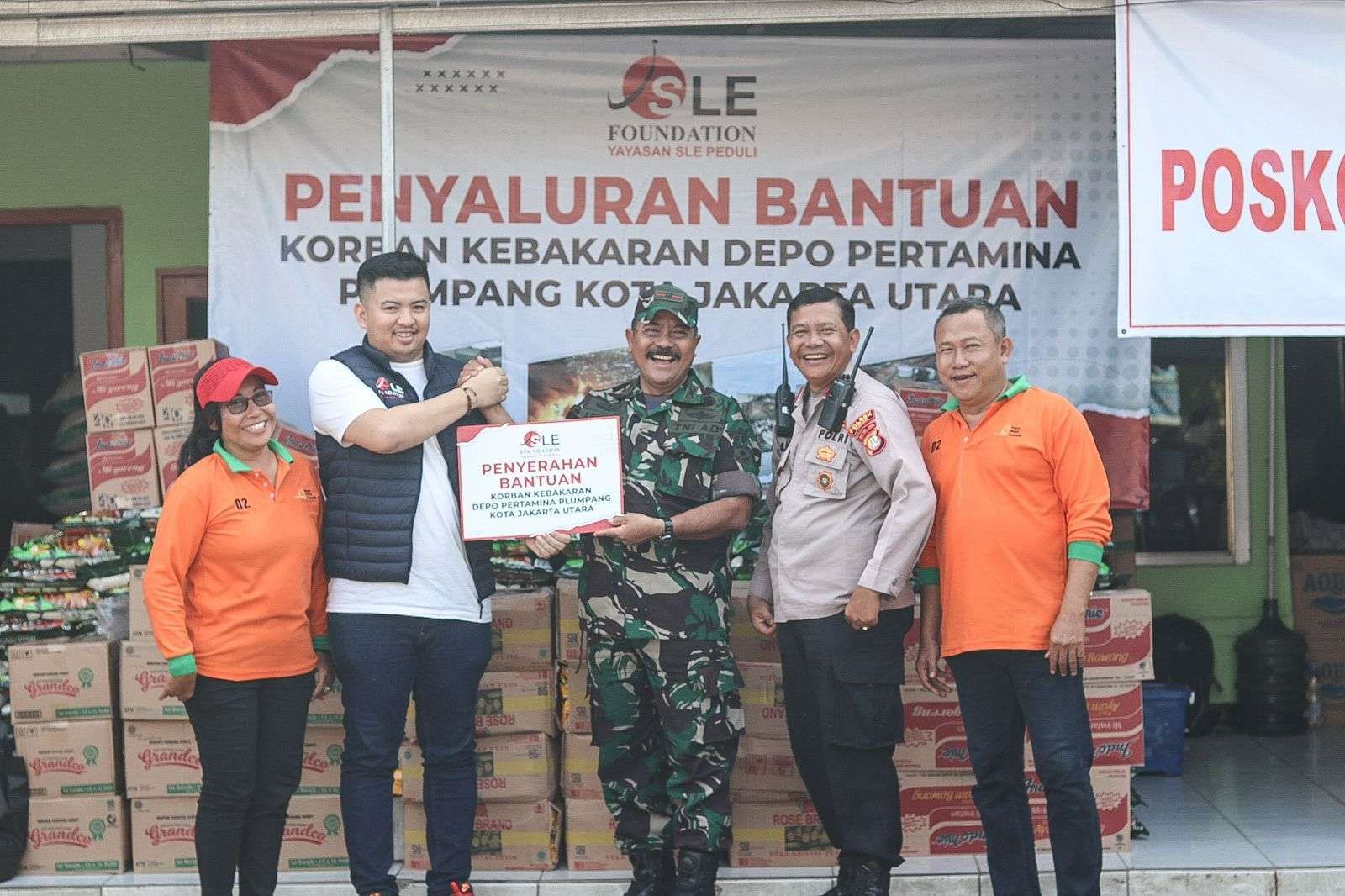 Korban Kebakaran Depo Pertamina Plumpang Mendapat Paket Sembako