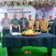 Peduli Pendidikan SLE Foundation Serahkan Bantuan Bus Sekolah