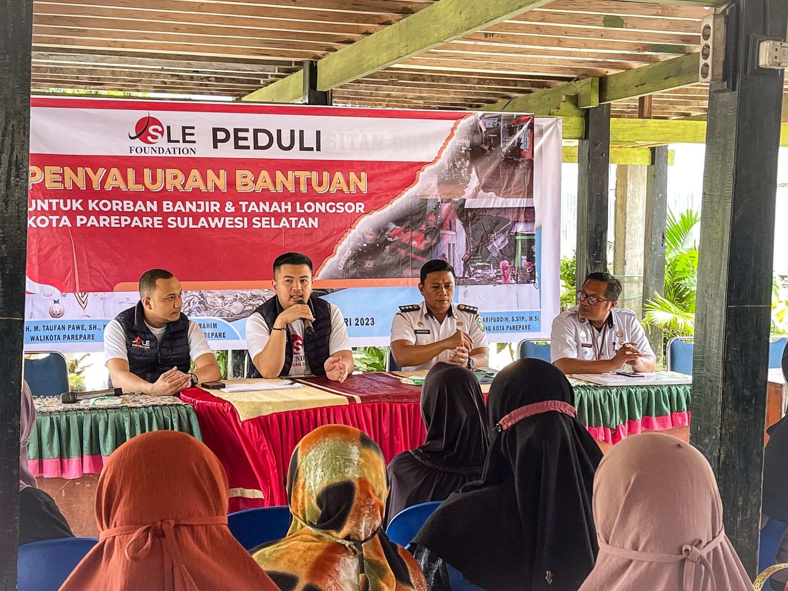 SLE Foundation Peduli Kirimkan 1.000 Paket Bantuan untuk Korban Bencana di Parepare