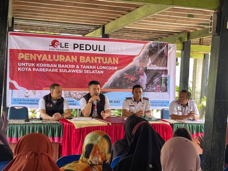 SLE Foundation Peduli Salurkan Bantuan ke Korban Banjir Parepare