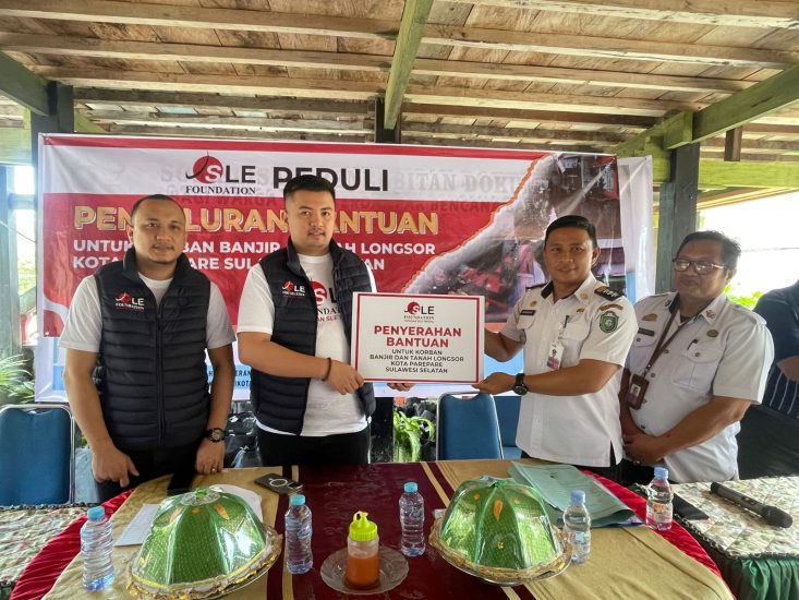 SLE Foundation Peduli Salurkan Bantuan untuk Korban Banjir Parepare